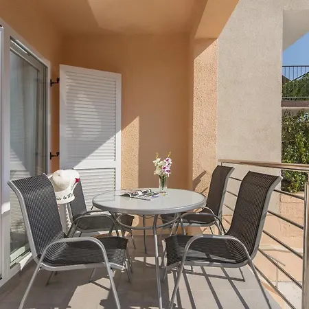 Apartment At Palm