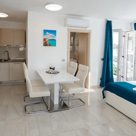 At Palm Apartment Vrsar