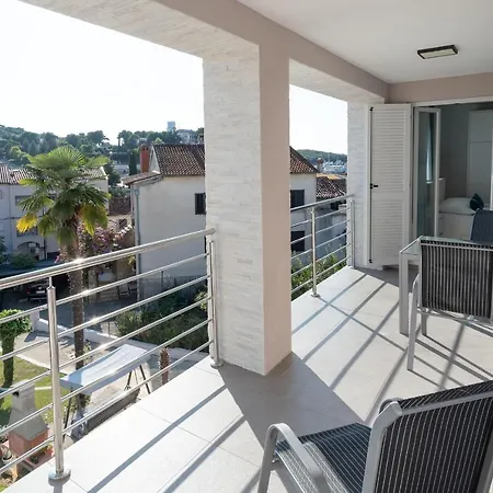 Apartment At Palm *
