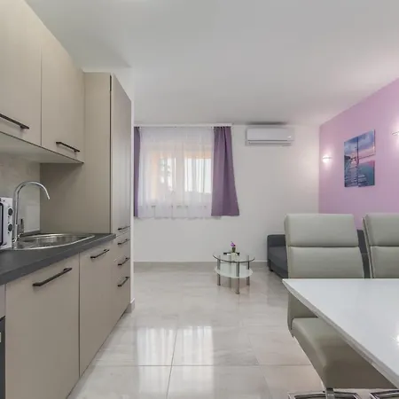 Apartment At Palm Vrsar