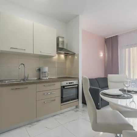 Apartment At Palm *